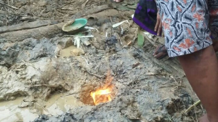 Gali Sumur Bor, Warga di Sumenep Malah Dapat Semburan Gas dan Api