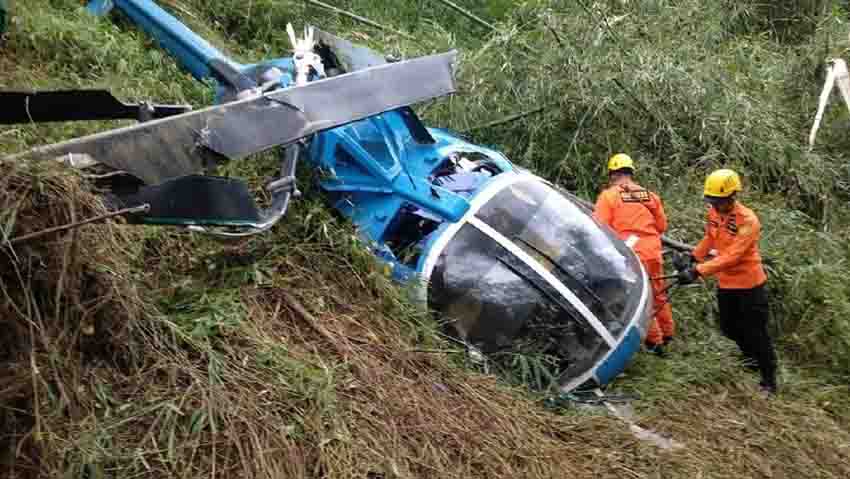 Ada Helikopter Jatuh, 4 Orang Terluka