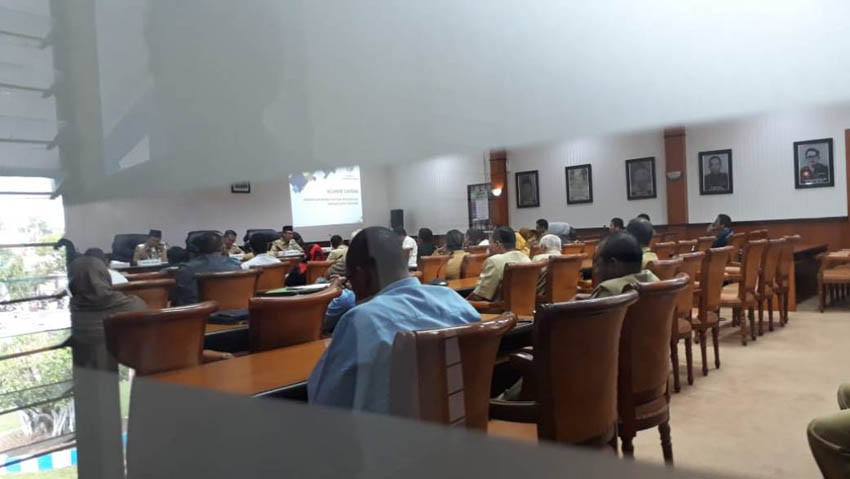 Bupati H Slamet Junaidi Ancam Usir Perusahaan di Sampang Jika Tak Kooperatif