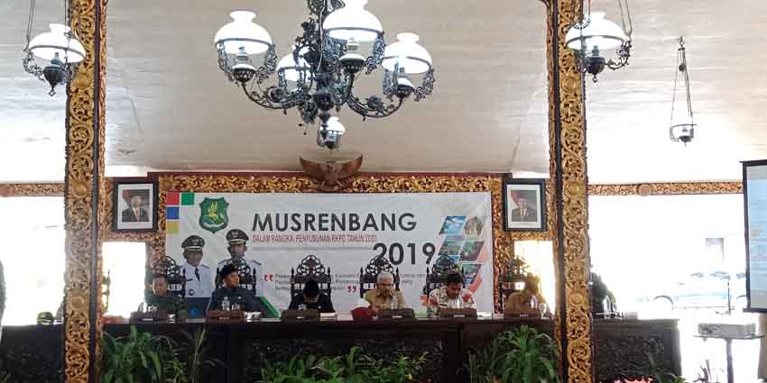 Pimpinan DPRD Sumenep Tak Hadiri Musrembang, Bupati Berseloroh: Mungkin Lagi Sibuk Cari Suara