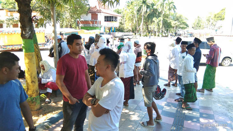 Massa Aksi di Pamekasan Bergerak Menuju Mapolres Sambil Takbir