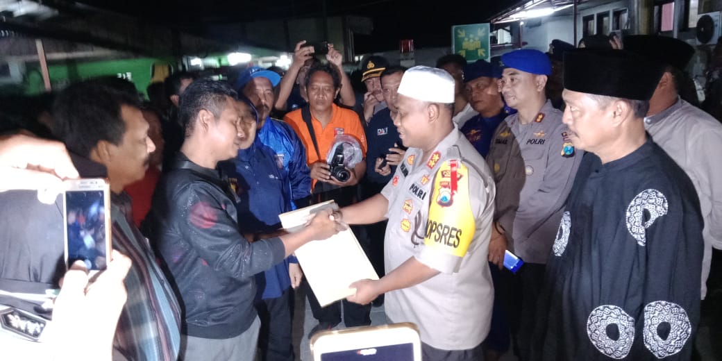Pemulangan 17 Jenazah Korban Laka Laut di Sumenep ke Rumah Duka Gunakan Dua Perahu