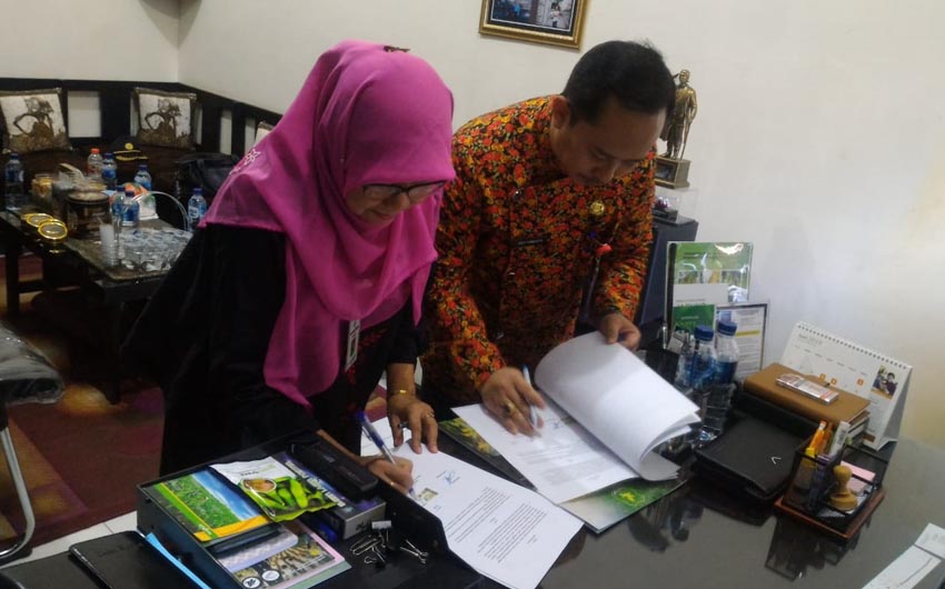 Teken MoU dengan Balitbu Tropika, Dispertahortbun Sumenep Akan Kembangkan Tanaman Buah Tropika