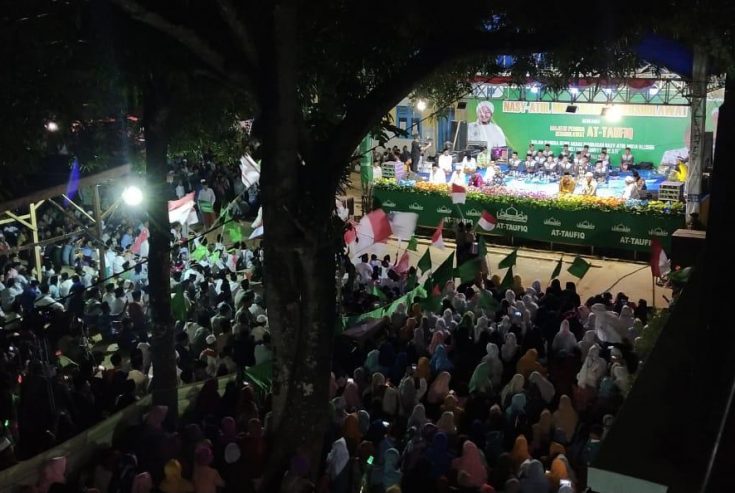 Ribuan Warga Di Dungkek Bersholawat Bersama Mat Tumbuk Koran Madura