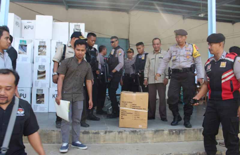 Cari Bukti Sengketa Pileg 2019, KPU Pamekasan Bongkar Kotak Suara