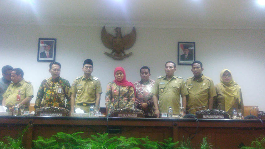 Harga Garam Anjlok, Gubernur Khofifah Turun Langsung ke Madura