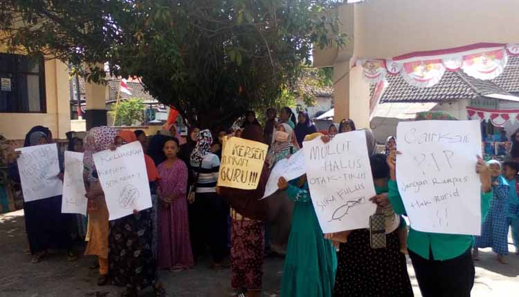 Dana Bantuan PIP di SDN Kesek 1 Bangkalan Telat Cair, Wali Siswa Unjuk Rasa