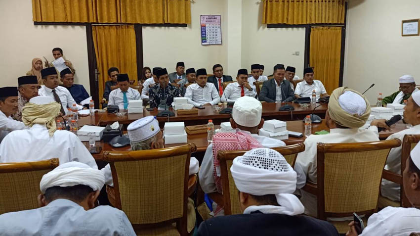Sejumlah Ulama Datangi Kantor DPRD Sampang, Ada Apa Gerangan?