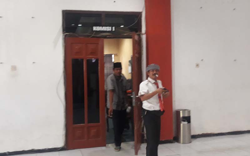 Lima SK Kades Diminta Ditangguhkan, YLBH Madura Datangi Komisi I DPRD Sumenep