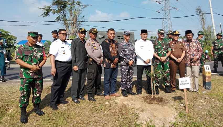 Pimpin Apel, Dandim 0829 Bangkalan: Penanaman Pohon Mahoni Banyak Manfaat