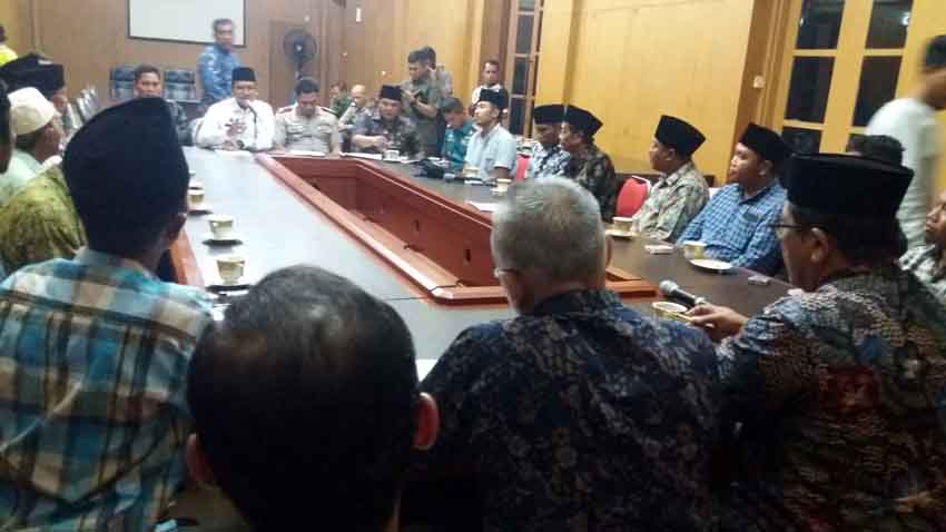 Usai Segel TPA, Warga Buluh Audiensi dengan Bupati Bangkalan