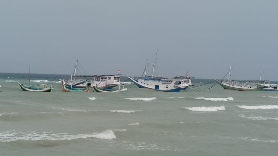 Gelombang Tinggi, Rombongan Wabup Sumenep Tertahan di Pulau Sapudi