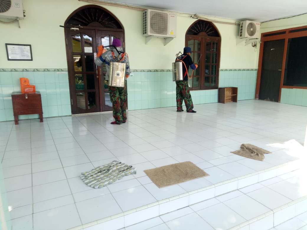 Cegah Virus Corona, Panti Asuhan di Pamekasan Disemprot Disinfektan