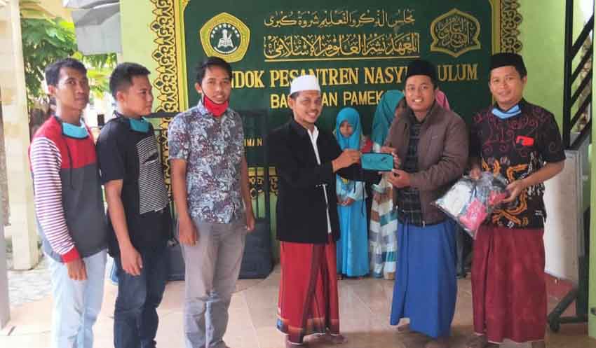 Peringati Harlah PMII Ke-60 Tahun, JB9 Pamekasan Beri Santri Masker