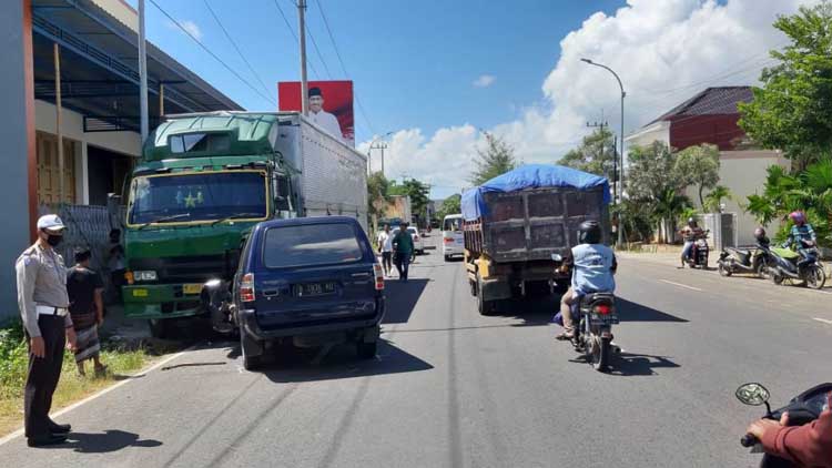 Tabrak Truk  Fuso  Satu Penumpang di  Sumenep Tewas Koran 