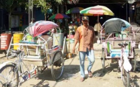 Tukang Becak, Ojek dan Keluarga Pasien Covid-19 di Pamekasan Dapat Bansos Selama Empat Bulan