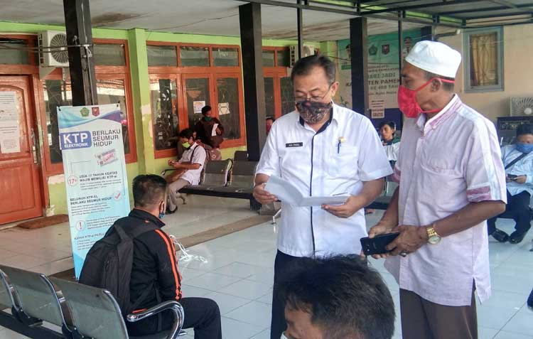 Pelayanan Disdukcapil Pamekasan Tak Patuhi Protokol Covid-19?