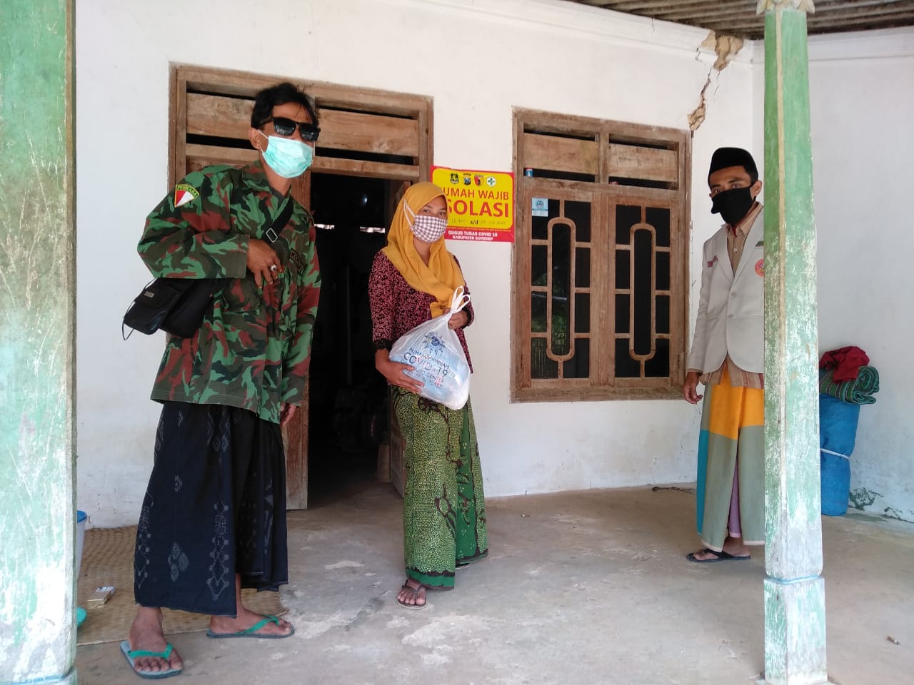 Pemuda Muhammadiyah Sumenep Berikan Bantuan Pangan pada Warga yang Jalani Isolasi Mandiri