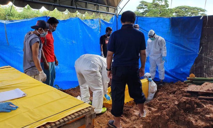 Untuk Kepentingan ini, Makam Warga di Arjasa Dibongkar