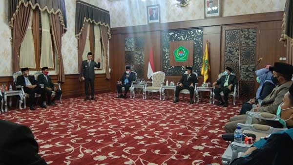 Bupati Lantik Pejabat Tinggi Pratama dan Pengawas Dispendukcapil Pamekasan
