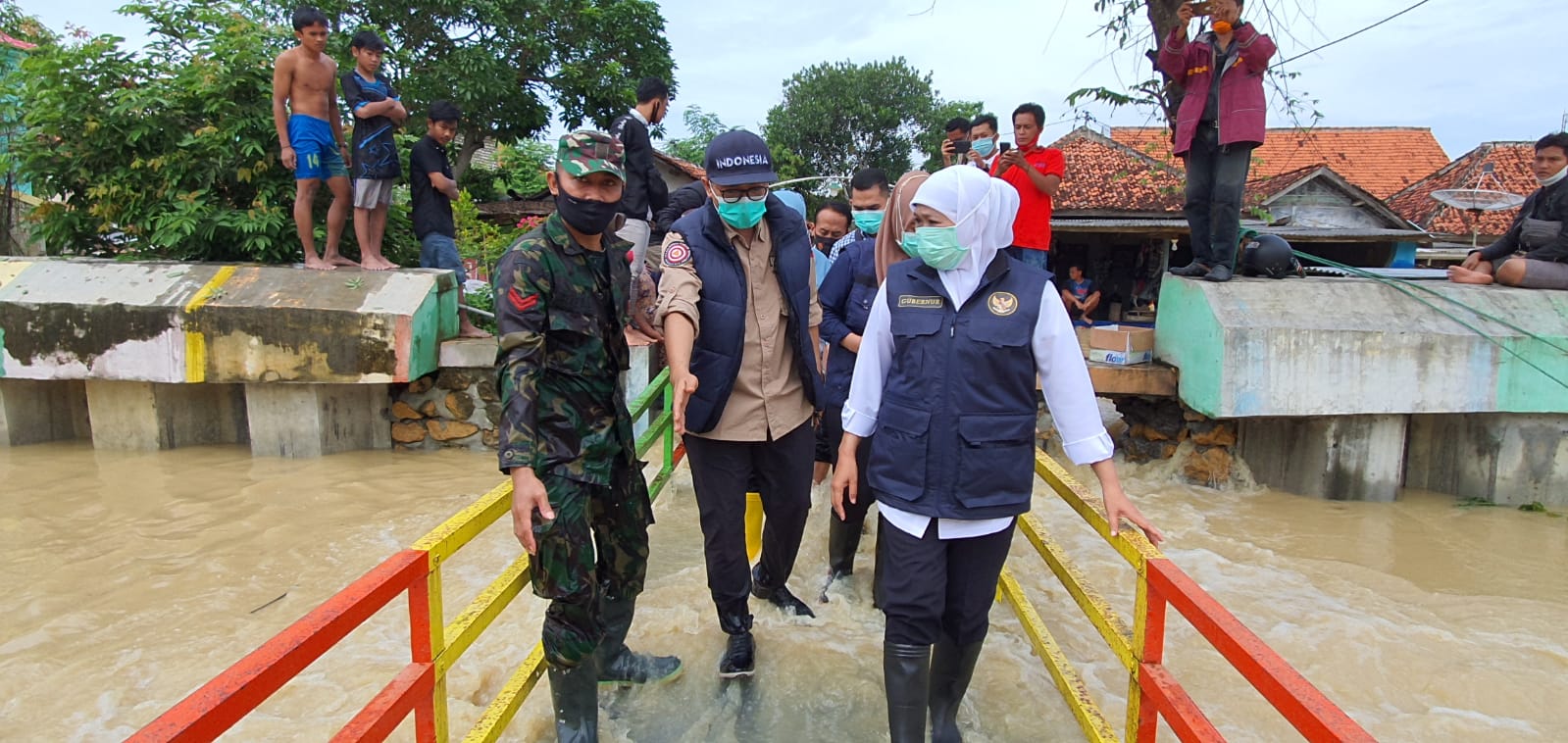 Gubernur Jawa Timur Pantau Lokasi Banjir di Pamekasan