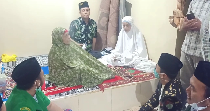 Pimpinan GP Ansor Madura Datangi Rumah Ibunda Mahfud MD