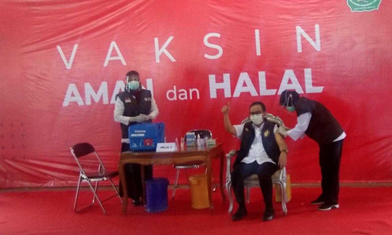 Bupati Pamekasan Lakukan Vaksinasi