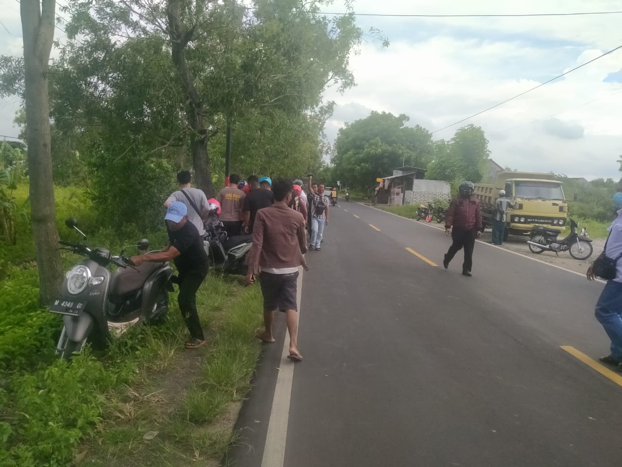 Hantam Pohon Akasia, Pengendara Motor di Bangkalan Meninggal di Tempat
