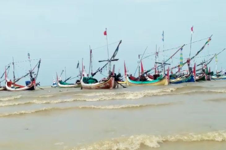 Hari Kedua Pencarian Korban Kapal Tenggelam di Sumenep, Cuaca Disebut Kurang Mendukung