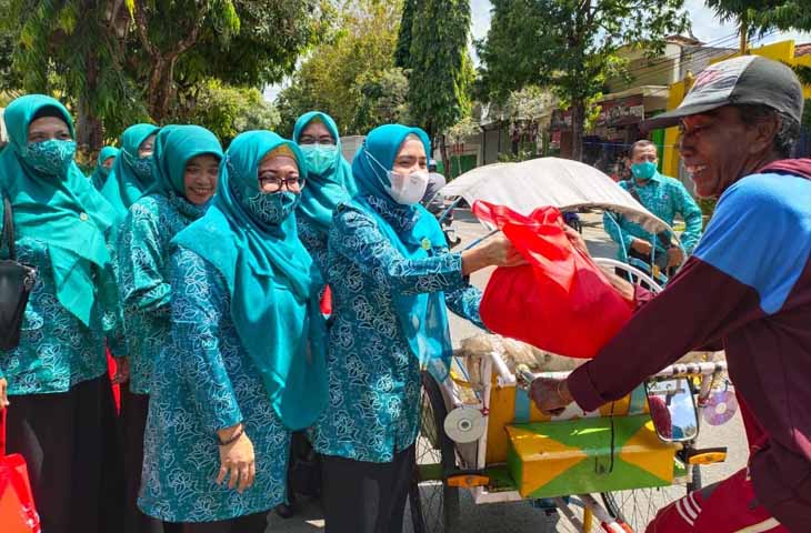 Peringati Hari Kartini di Bulan Berkah, PKK Sumenep Berbagi