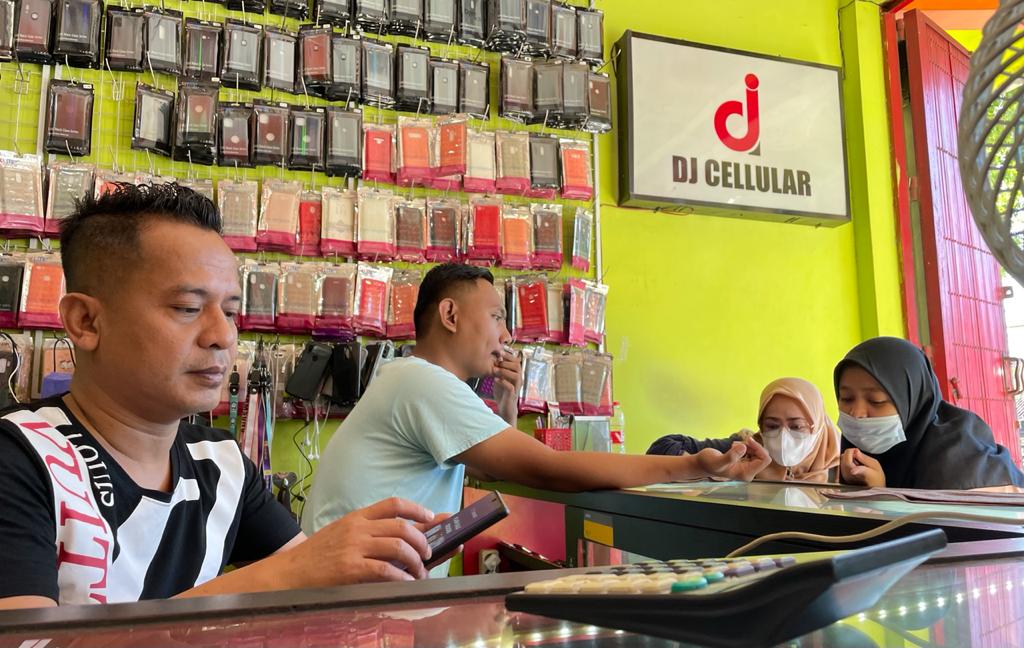 DJ Cellular: Toko Handphone Bekas Berkualitas di Sumenep yang Diserbu Pembeli