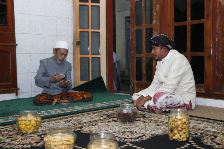 KHA. Nawawi Abdul Jalil Wafat, Bupati Sumenep Kenang Saat Sowan ke ‘Dhalem’nya