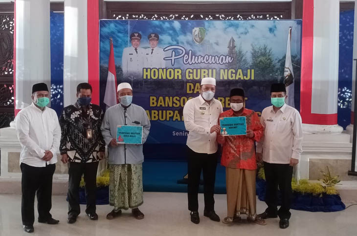 Bupati Sampang Umumkan Kenaikan Insentif Honor Ribuan Guru Ngaji dan Bansos Ratusan Marbut