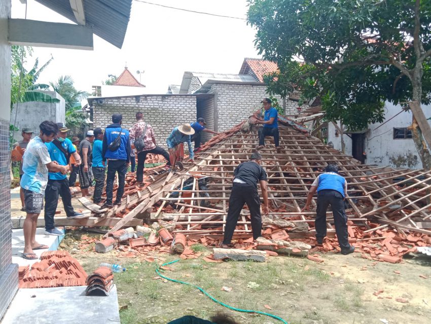 Kembali Diterjang Angin Kencang, Puluhan Rumah di Sampang Alami Kerusakan