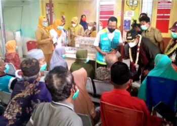 Sebelum Bertolak dari Pulau Sapudi, Bupati Fauzi Tinjau Pelayanan Kesehatan Bergerak