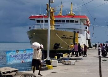 Sempat Kandas, KMP Sabuk Nusantara Akhirnya Kembali Sandar di Pelabuhan Sapeken