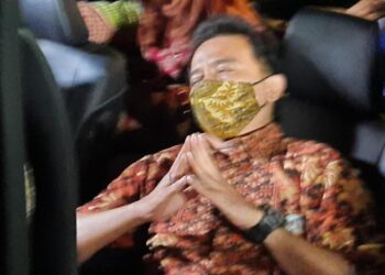 Roy Suryo Batal Ditahan Polisi karena Sakit