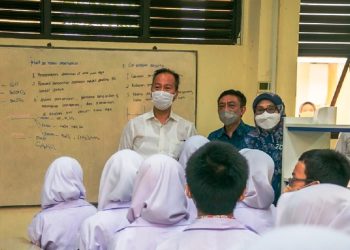 Menperin Agus Gumiwang tinjau SMK
