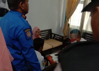 Nekat Naik ke Atas Genting Sekolah, Seorang Siswa SMA di Pamekasan Diduga Hendak Bunuh Diri?