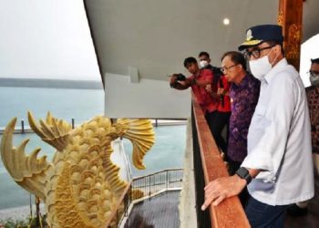 Menhub Budi Karya Sumadi saat meninjau progress pembangunan Pelabuhan Sanur di Bali, Jumat (7/10/2022)