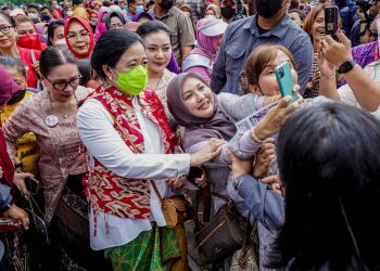 Setelah Tampil Bareng Gibran, Puan Maharani Juga Muncul Bersama Iriana