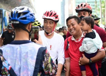 Warga Senang Bisa Berfoto dengan Presiden Jokowi di CFD Jakarta