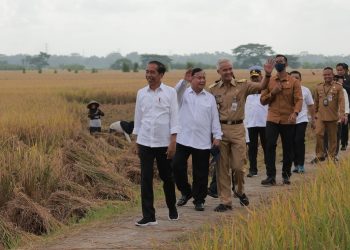 Sinyal Kuat Jelang Pilpres 2024, Prabowo-Ganjar Tampil Mesra Dampingi Jokowi