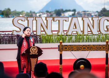 Puan Maharani Janji Bangun Rumah Betang Baru di Sintang