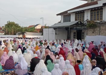 Salat Idulfitri 1444 H, Jemaah Muhammadiyah Padati Halaman Masjid Al-Huda Burneh