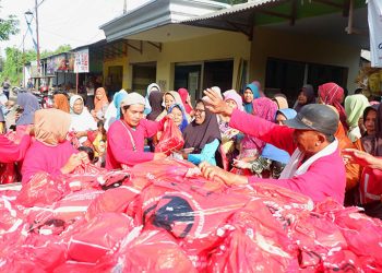 Berbagi Berkah di Bulan Ramadan, MH Said Abdullah Salurkan 15 Ribu Sembako ke Warga Bangkalan
