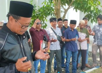 Puluhan Orang Bersamai Empat Warga Gersik Putih Hadiri Panggilan Polisi