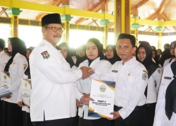 809 PPPK Formasi Guru di Bangkalan Terima Petikan SK, Plt Bupati Ingatkan Hal ini