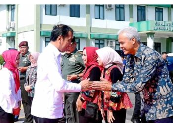 Makin Jelas, Presiden Jokowi Tampilkan Foto Salaman dengan Ganjar