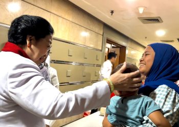 Ketika Megawati Mengelus Kepala Bayi Pegawai BRIN